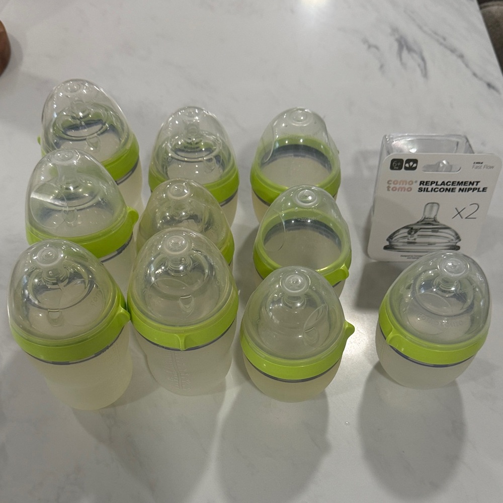 Comotomo Silicone Baby Bottles with Green Accents - Picture 2 of 5